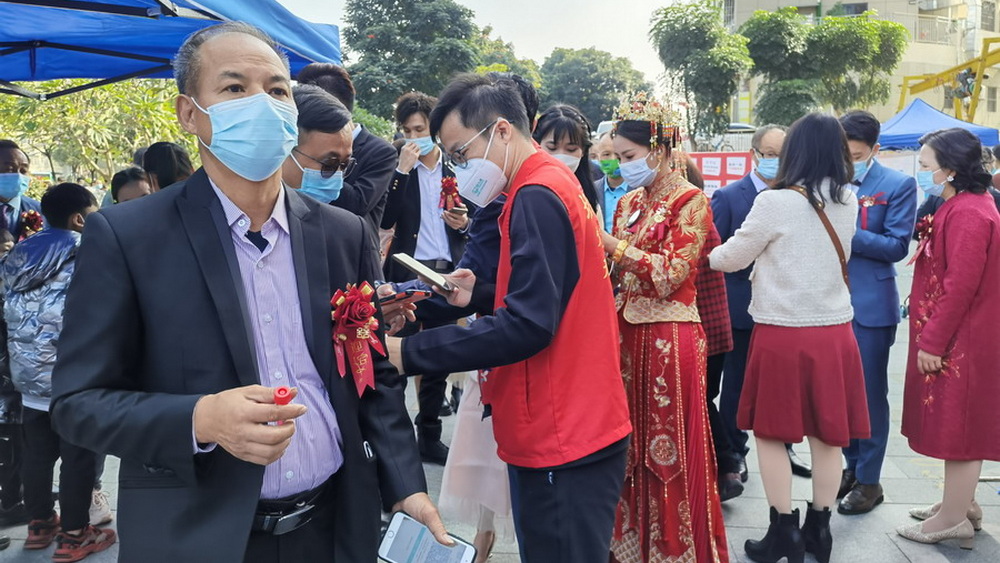 “插隊(duì)”新娘收獲全城祝福，憑啥？就憑這兩個字
